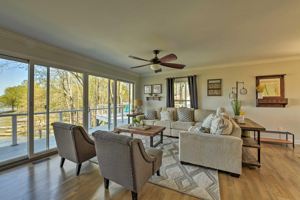 4BR Riviera Paradise with Private Dock! House in Lake Norman