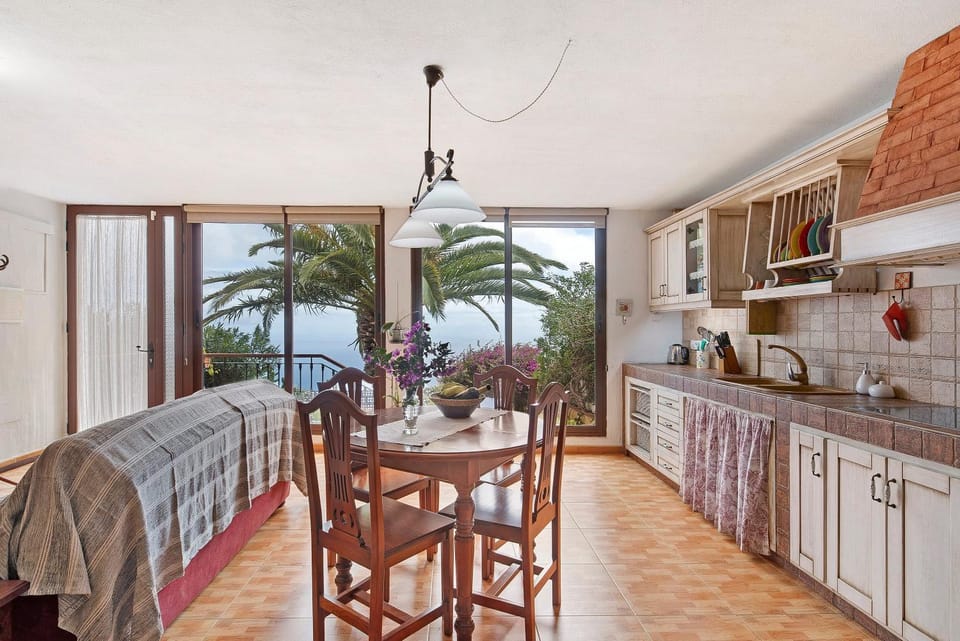 Property building, Kitchen or kitchenette, Living room