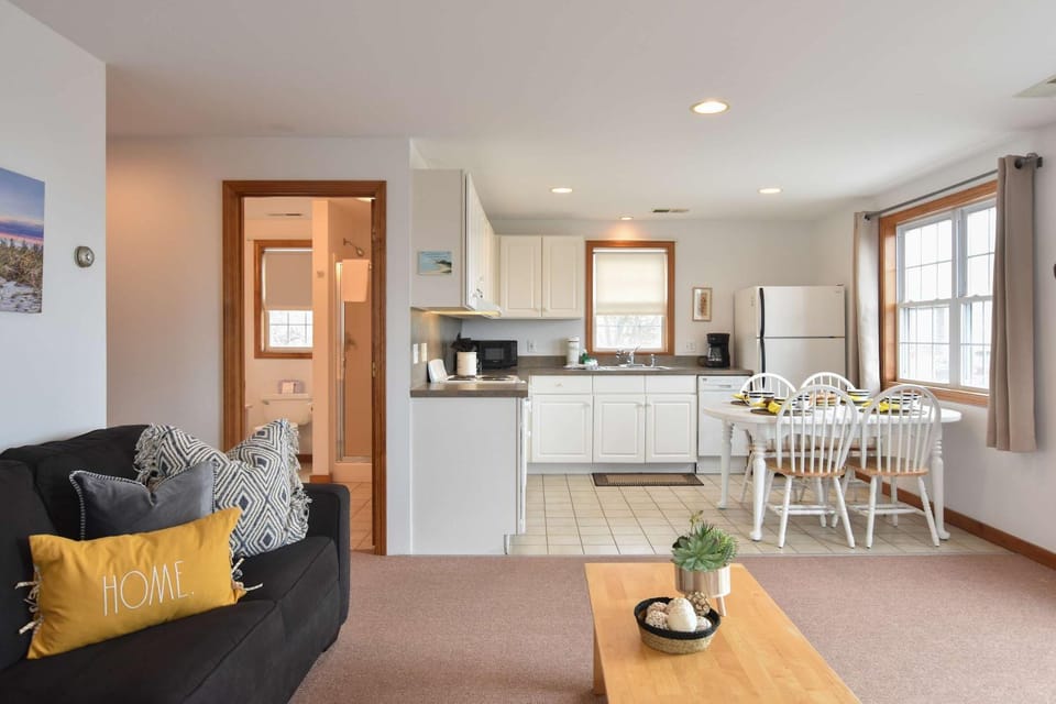 12215 - Beautiful Views of Cape Cod Bay Access to Private Beach Easy Access to P-Town House in North Truro