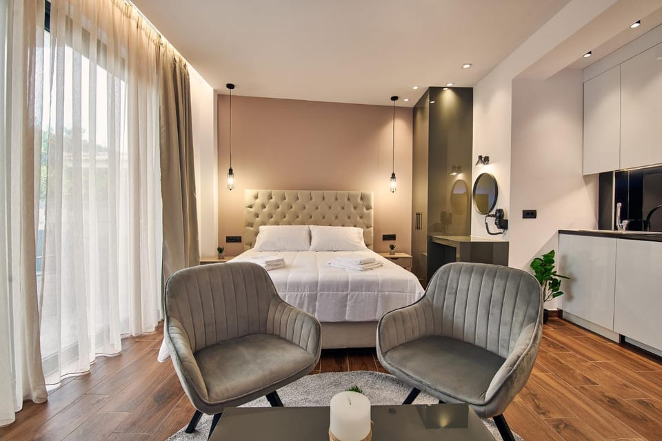 Bed, Kitchen or kitchenette, Living room, Photo of the whole room, Seating area, Bedroom