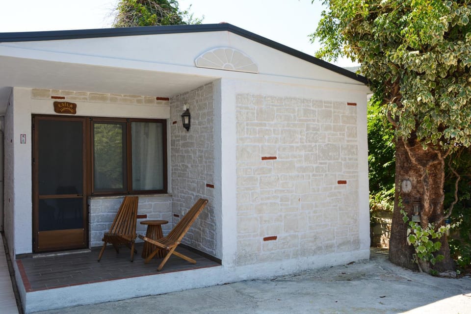 Patio, Day, Balcony/Terrace