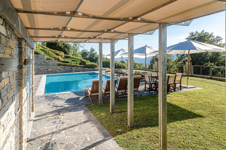 Swimming pool, sunbed