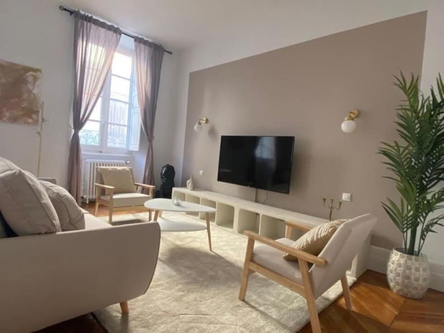 Appartement - 2 chambres - Parking voiture Apartment in Mazamet