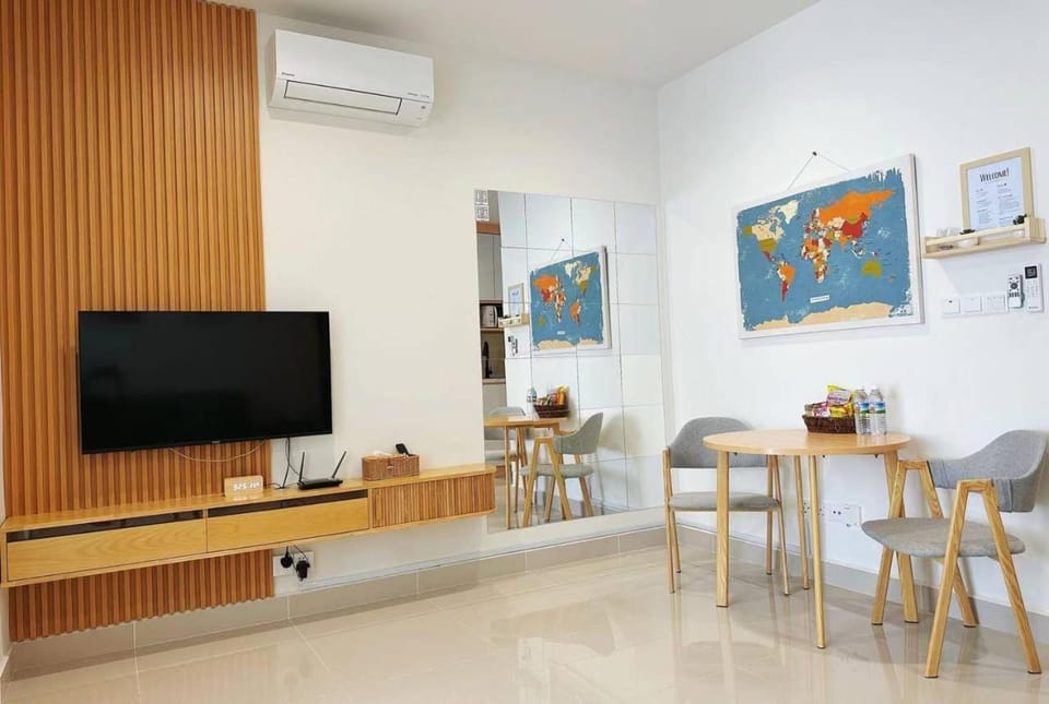 Communal lounge/ TV room, TV and multimedia, Living room, air conditioner