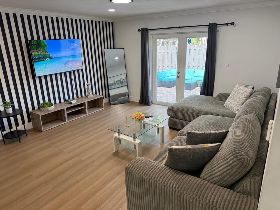 Patio, TV and multimedia, Living room
