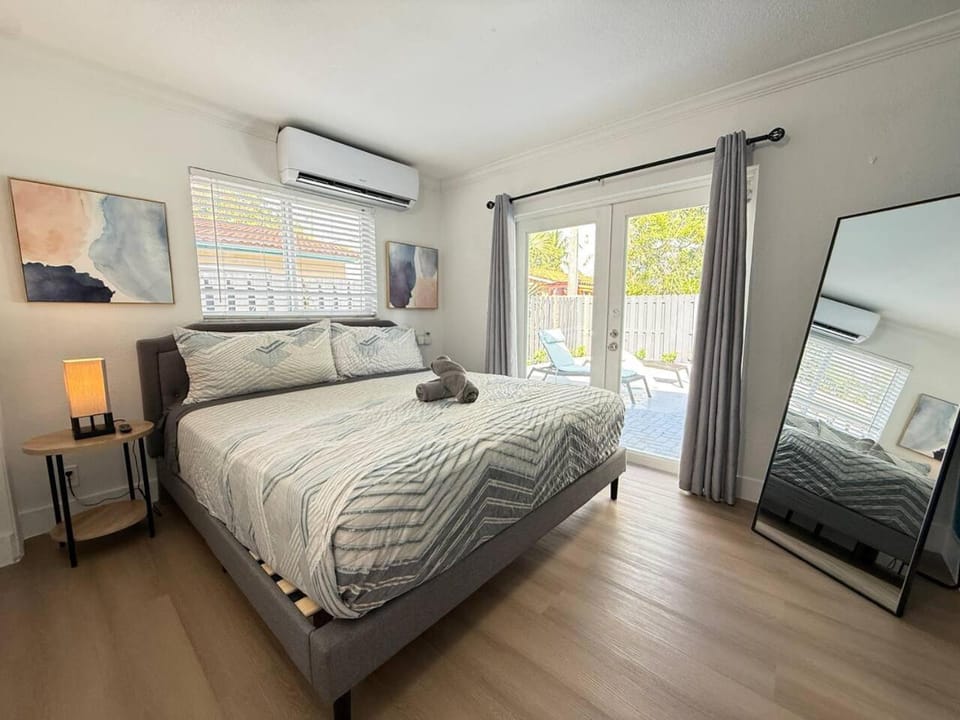 Patio, Bed, Bedroom, air conditioner
