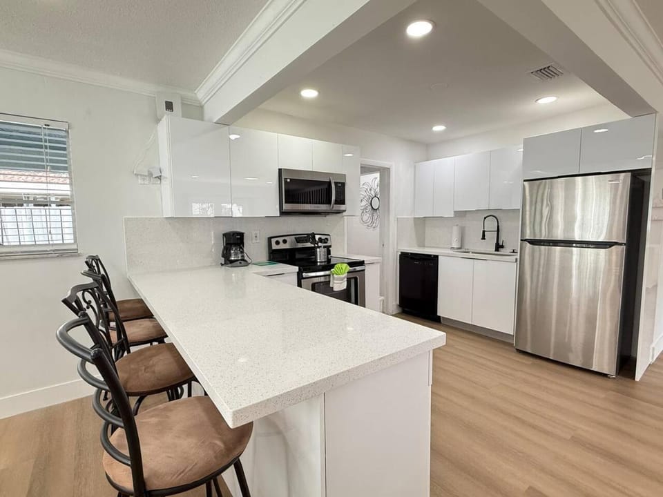 Kitchen or kitchenette, Seating area