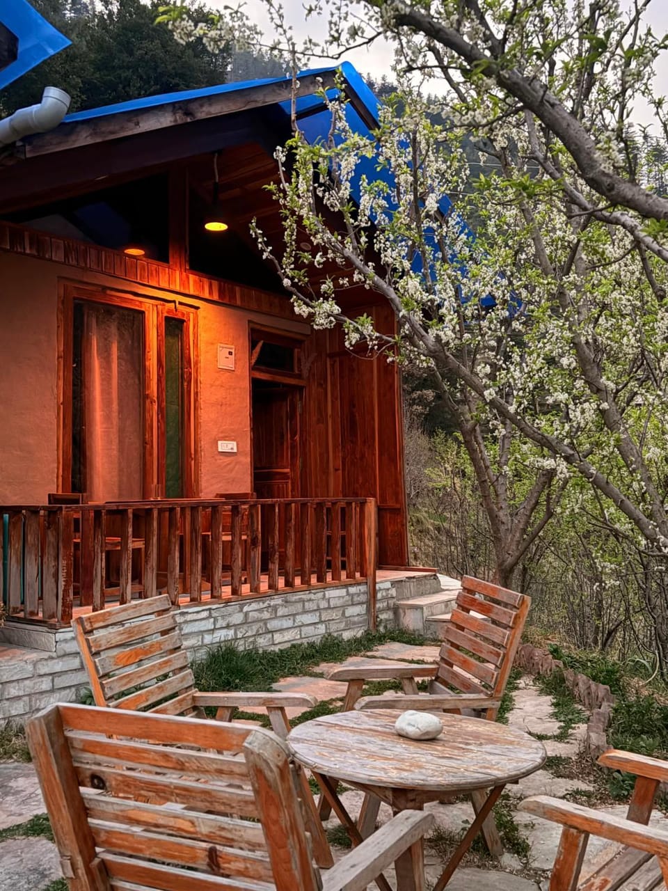 Property building, Day, Garden, View (from property/room), Balcony/Terrace, Dining area, Garden view