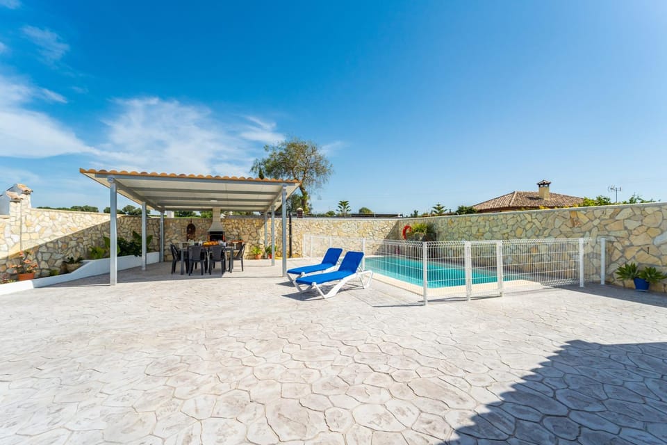 Balcony/Terrace, Pool view, Swimming pool, Swimming pool, sunbed