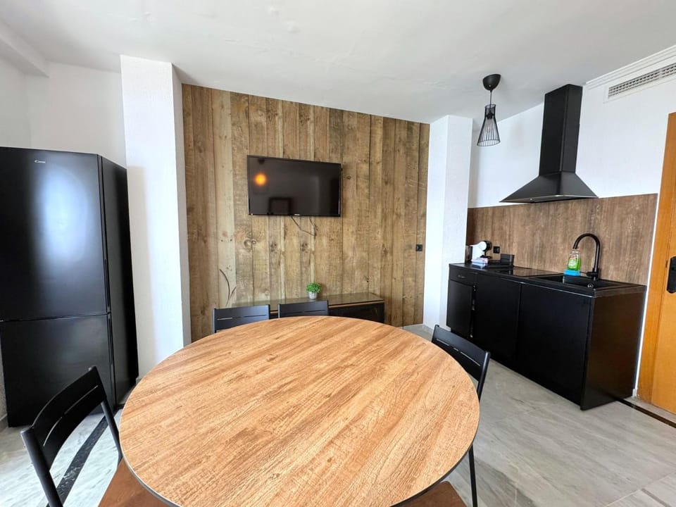 Dining area, kitchen