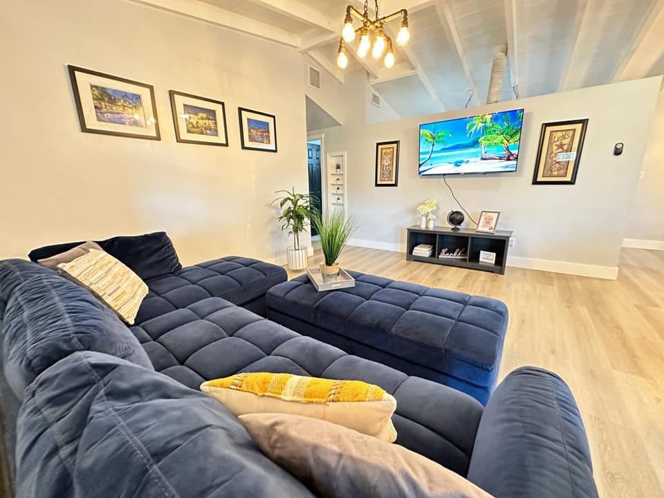 Great location Pool home w Pool table 5br House in Fort Lauderdale