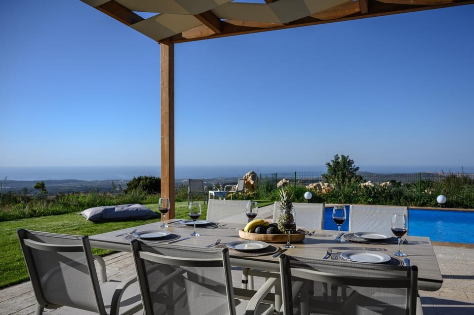 Day, View (from property/room), Dining area, Pool view