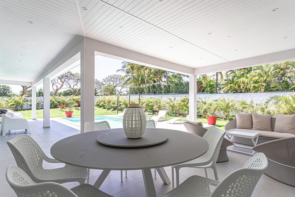 Garden, Dining area, Swimming pool