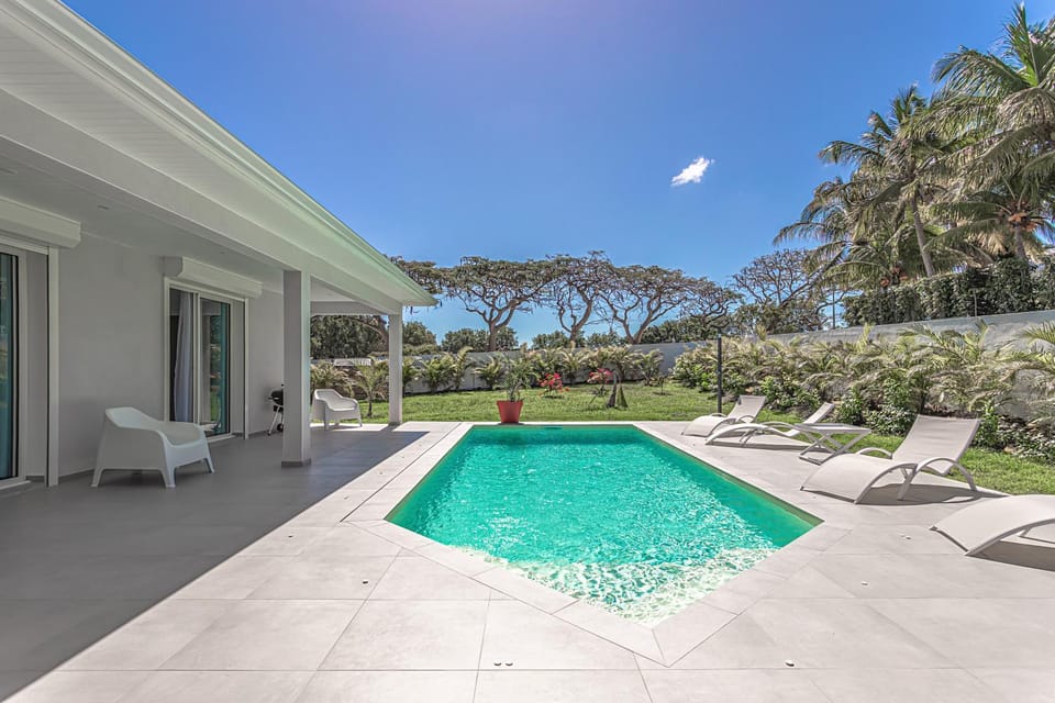 Property building, Patio, Day, Natural landscape, Garden, View (from property/room), Garden view, Pool view, Swimming pool, sunbed
