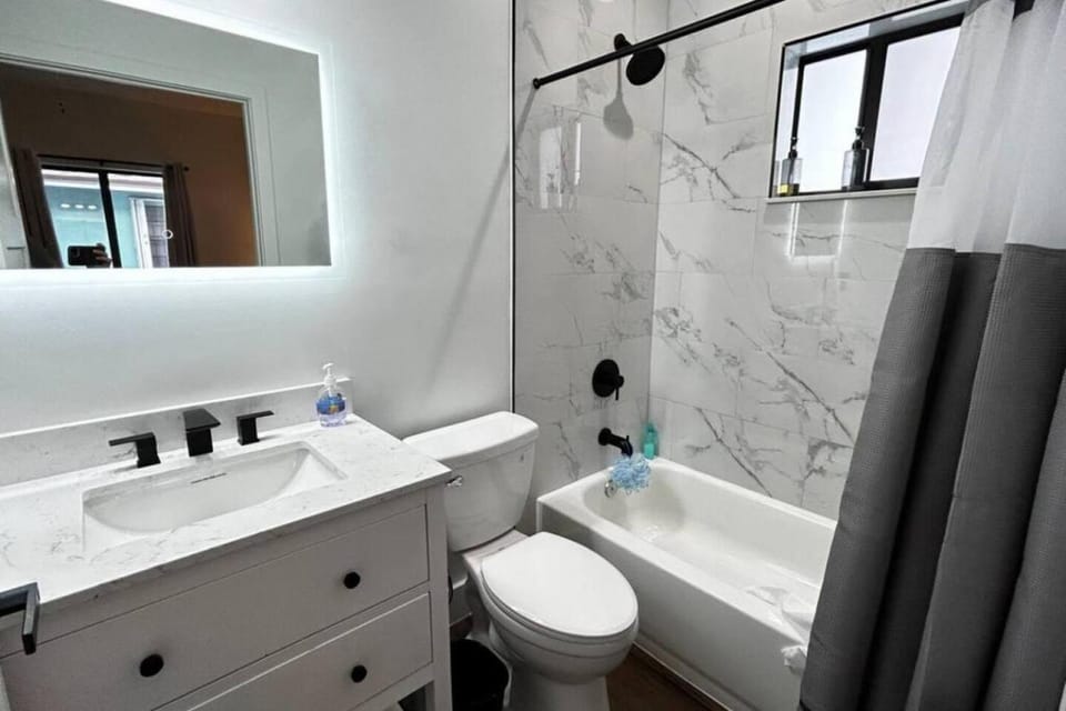 Sunny Delight Home Near Airport House in Dania Beach