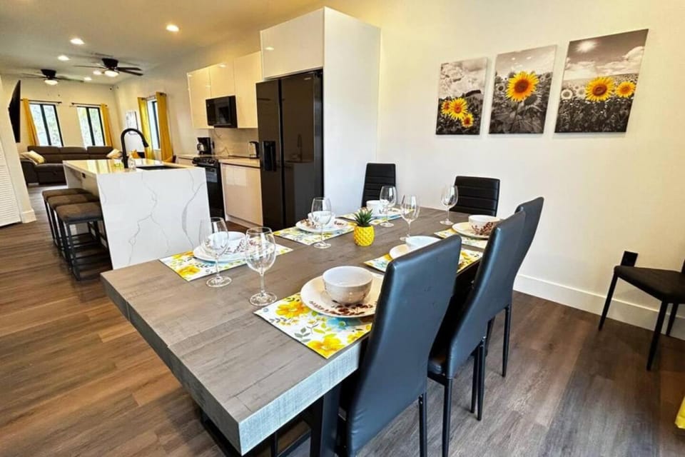 Sunny Delight Home Near Airport House in Dania Beach