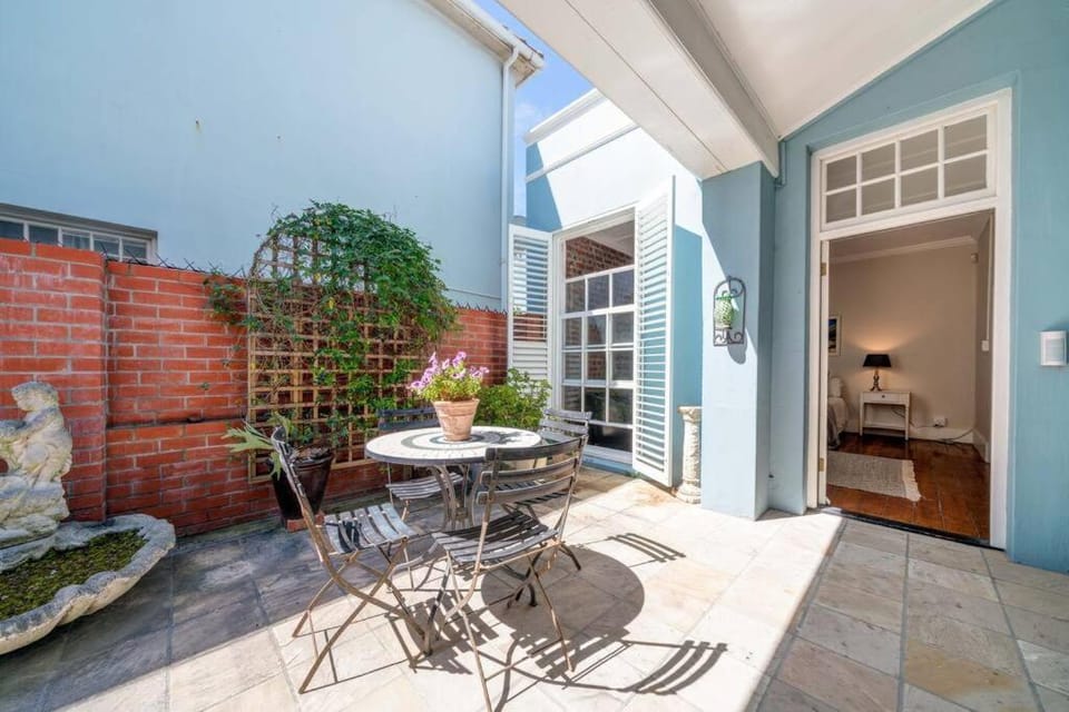 'Imagine' - Surfers Corner Muizenberg Village House in Cape Town