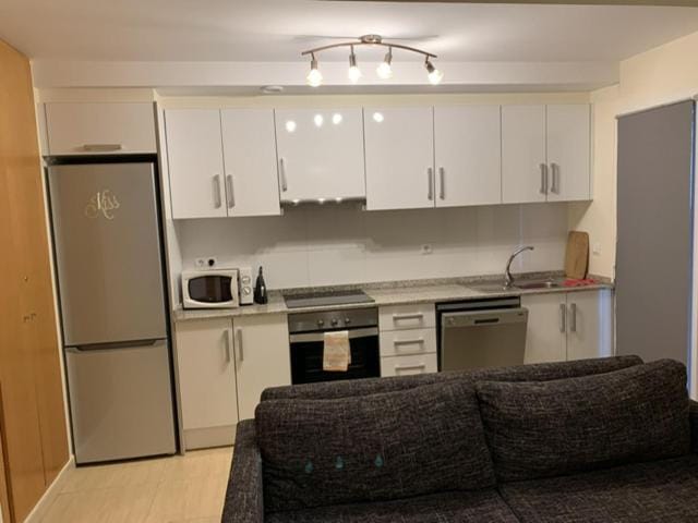 Kitchen or kitchenette, Living room, dishwasher, oven, stove, toaster