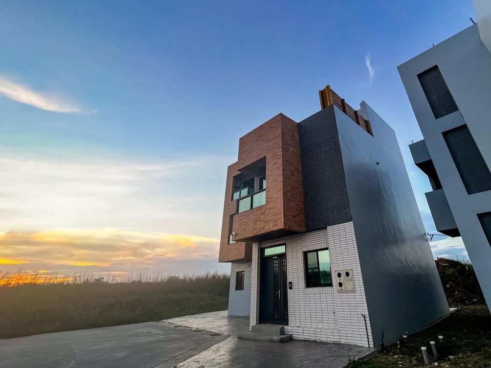 Property building, Day
