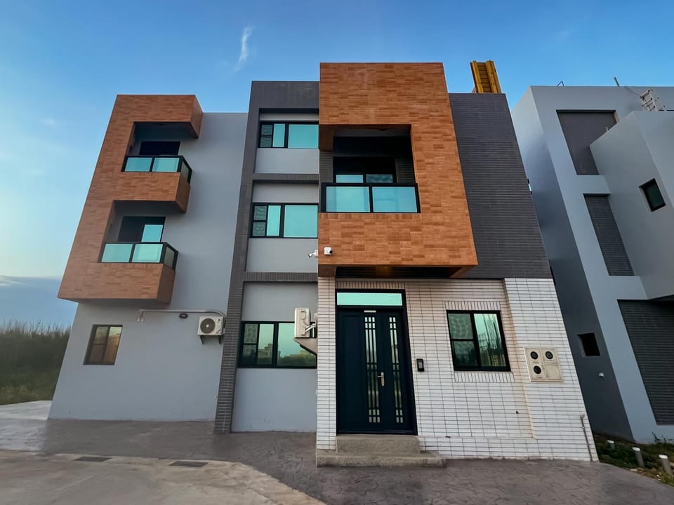 Property building, Day