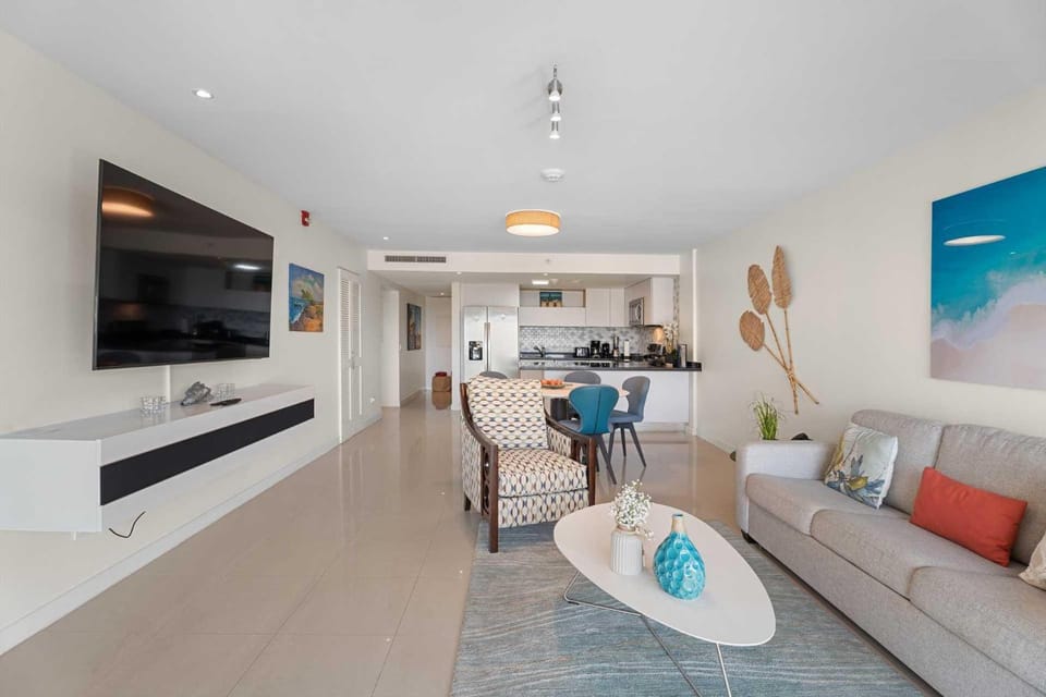 Beachfront - Deluxe View 1BR condo - E323-2 House in Noord