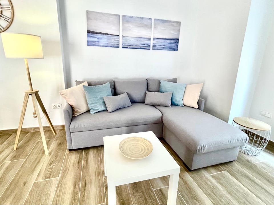 Communal lounge/ TV room, Living room, Seating area