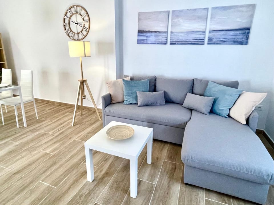 Communal lounge/ TV room, Living room, Seating area