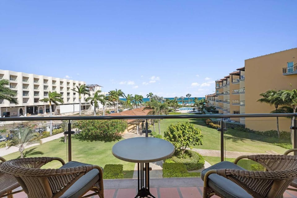 Beachfront - Emerald View 1BR condo - P314 House in Noord