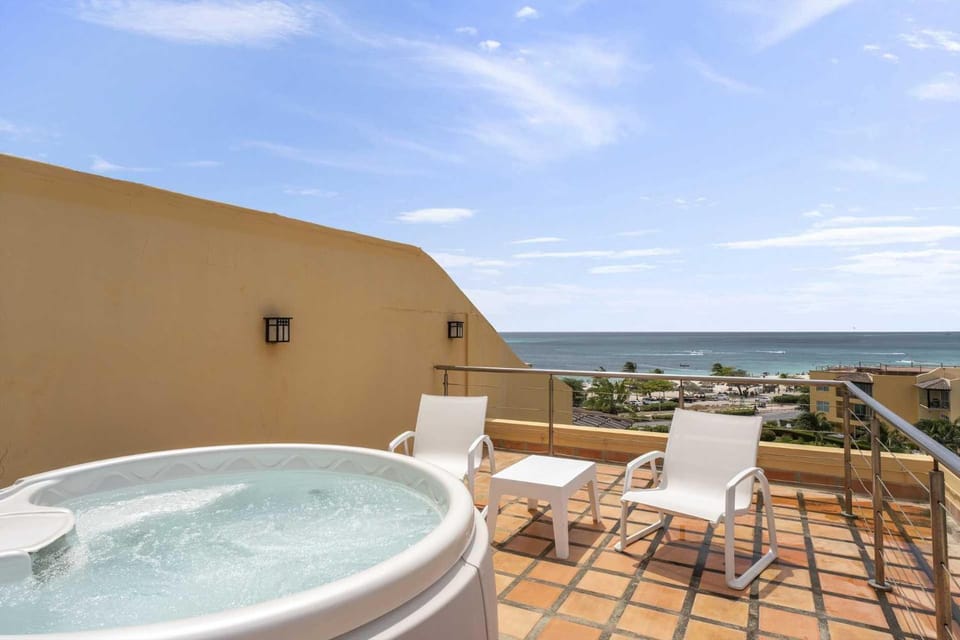 Beachfront - Tropical Penthouse 1BR condo - BG532 House in Noord
