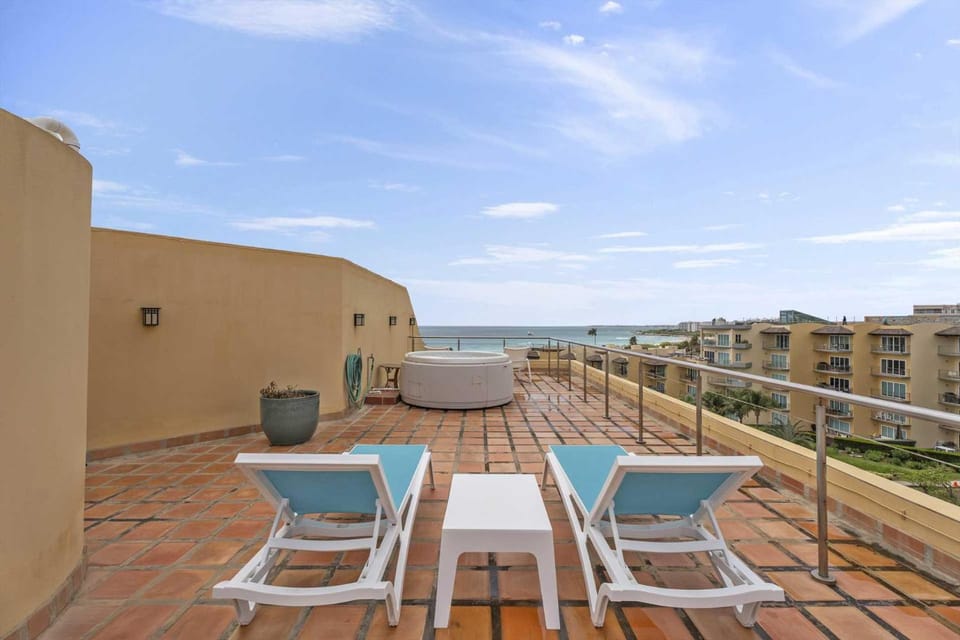 Beachfront - Tropical Penthouse 1BR condo - BG532 House in Noord