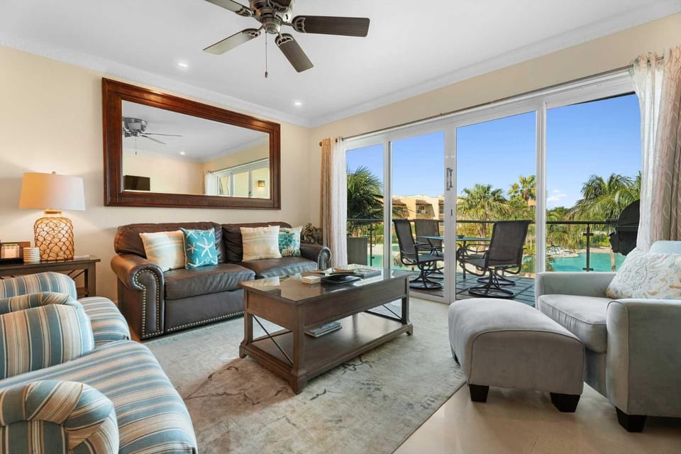 Beachfront - Absolute Luxury 2BR condo - BC254 House in Noord