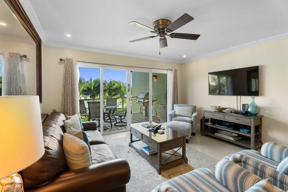 Beachfront - Absolute Luxury 2BR condo - BC254 House in Noord