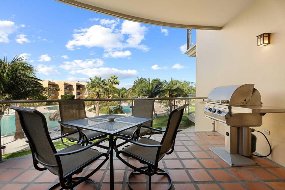 Beachfront - Absolute Luxury 2BR condo - BC254 House in Noord