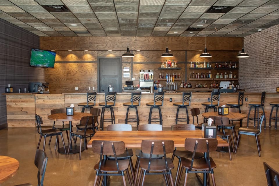 Restaurant/places to eat, Lounge or bar