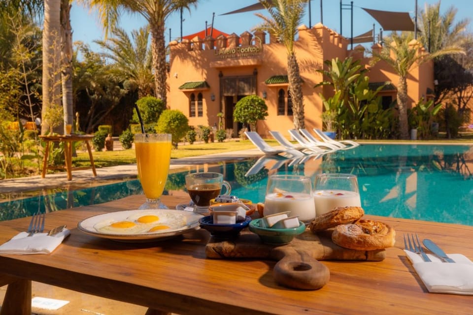 Patio, Food and drinks, Pool view, Swimming pool, Breakfast, Continental breakfast, Drinks
