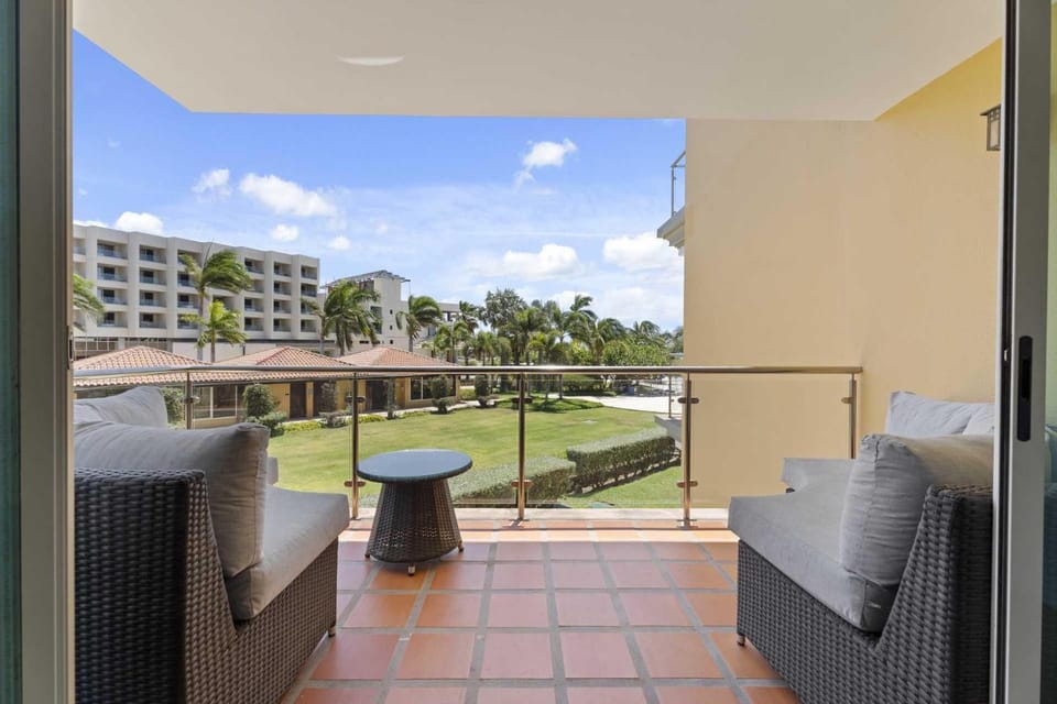 Beachfront - Superior View 2BR condo - E225-2 House in Noord