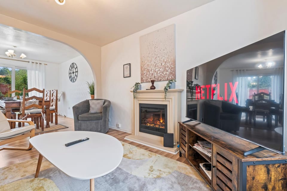 TV and multimedia, Living room, fireplace, furniture, heating, internet