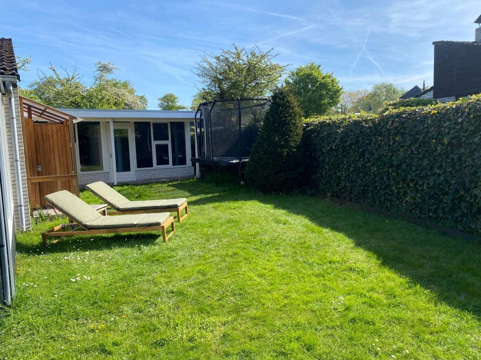 Bungalow near beach with large private garden House in Ouddorp