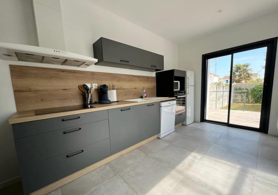 Kitchen or kitchenette, oven, stove