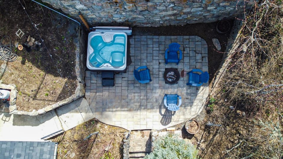 Patio, Hot Tub, flat iron