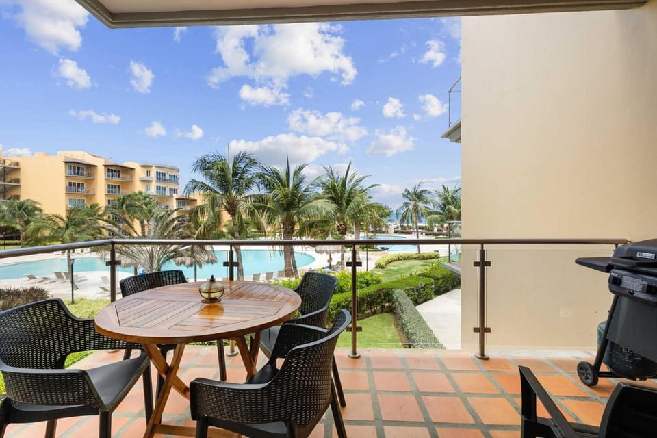Beachfront - Divine Leisure 2BR condo - BC255 House in Noord