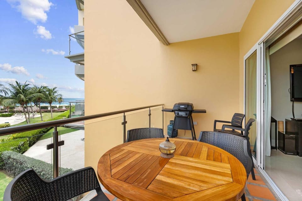 Beachfront - Divine Leisure 2BR condo - BC255 House in Noord