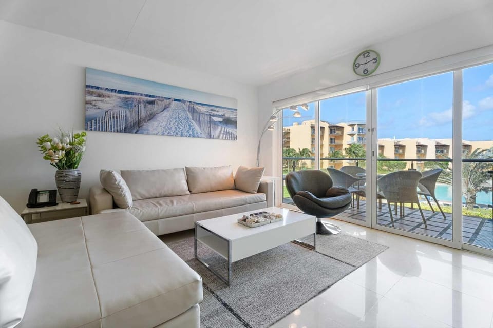 Beachfront - Ambiente Elegante 2BR condo - BC256 House in Noord