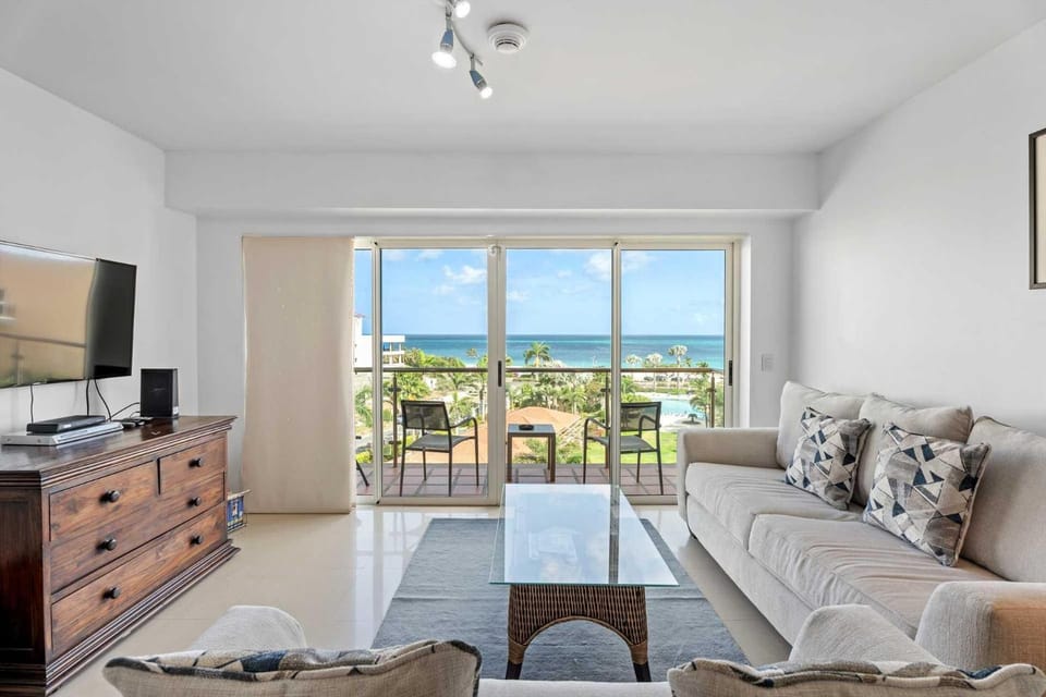Beachfront- Eagle Beach- Top View 1BR condo - P514 House in Noord