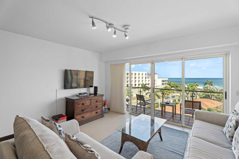 Beachfront- Eagle Beach- Top View 1BR condo - P514 House in Noord