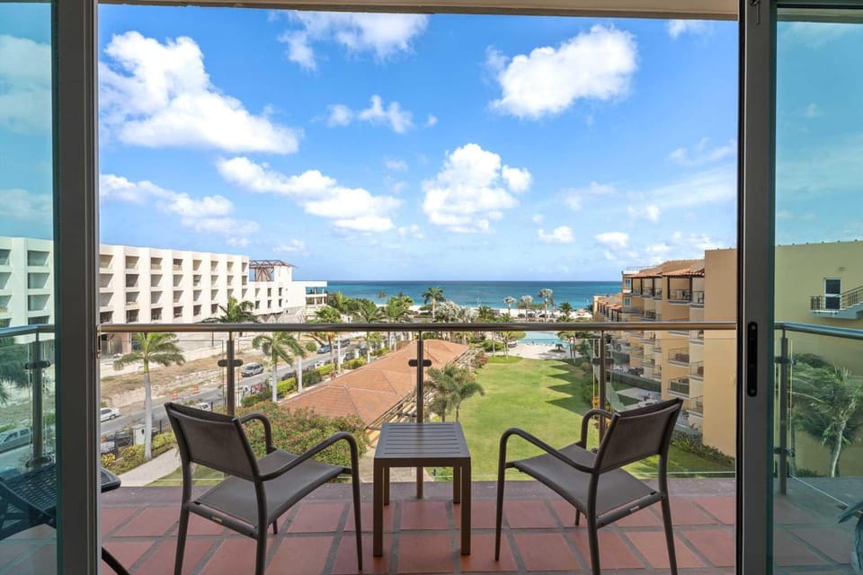 Beachfront- Eagle Beach- Top View 1BR condo - P514 House in Noord