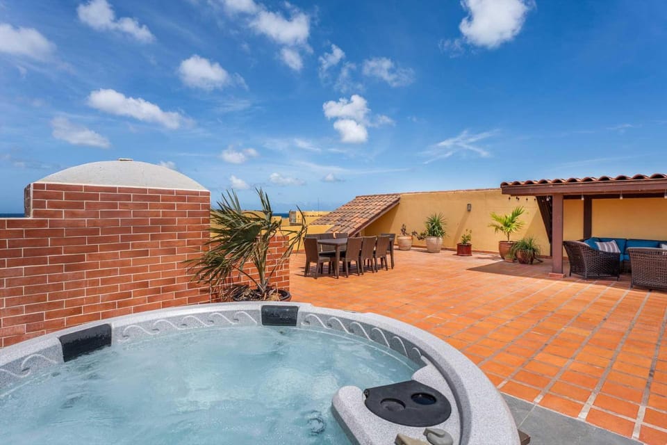Beachfront - Surround View 4BR Penthouse - P516 House in Noord
