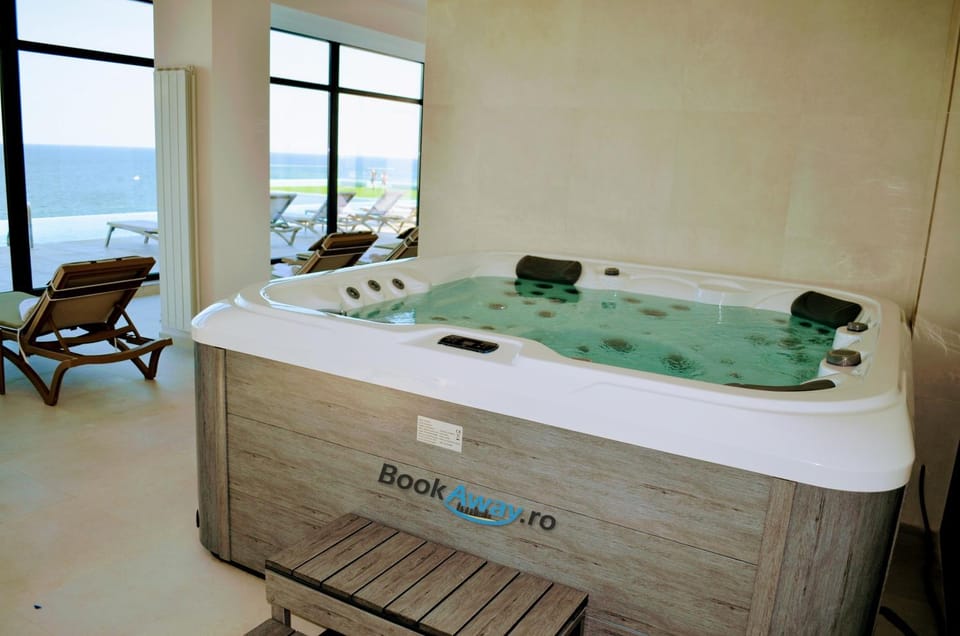 Hot Tub, Hot Tub, Spa and wellness centre/facilities