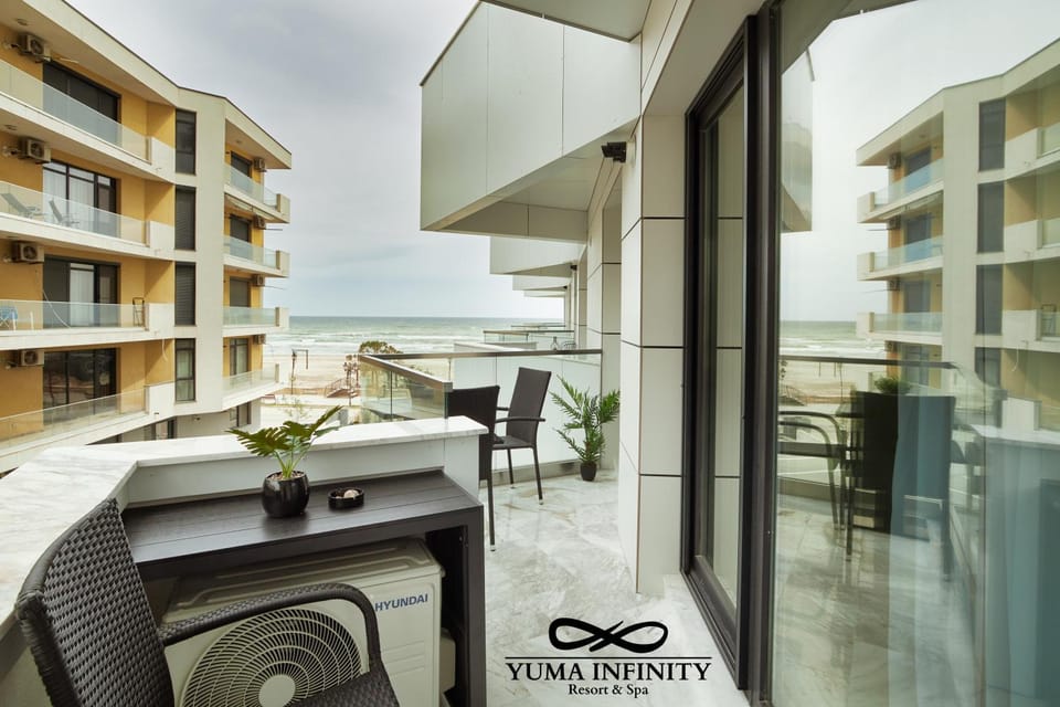 Natural landscape, Balcony/Terrace, Dining area
