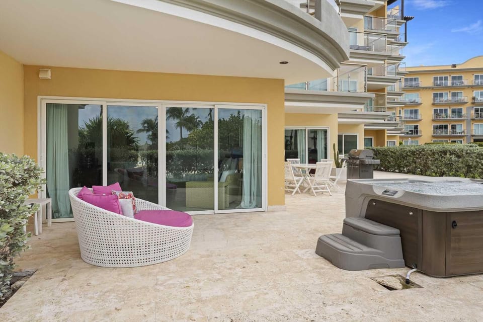 Beachfront - Beach Garden 1BR condo - E124-2 House in Noord